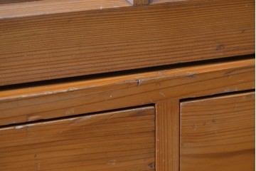 和製アンティーク　美品　引き出し付き　レトロな雰囲気のガラス戸収納棚　(R-081790)