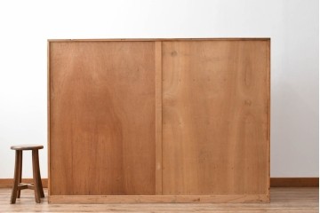 和製アンティーク　美品　引き出し付き　レトロな雰囲気のガラス戸収納棚　(R-081790)