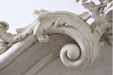 フランスアンティーク　特大!!　最高級　ロココ調　三面ガラス　ミラーバック　美しい彫刻のフレンチキャビネット(飾り棚、収納棚、戸棚、コレクションケース、ガラスケース、店舗什器)(R-081791)