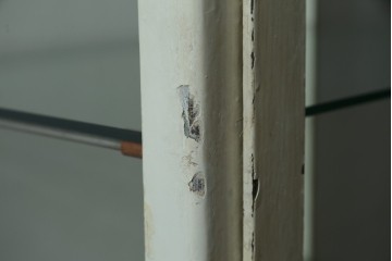 フランスアンティーク　アイアンフレーム　ペイント　縦型　シャビーシックな雰囲気が魅力のメディカルキャビネット　(R-081792)