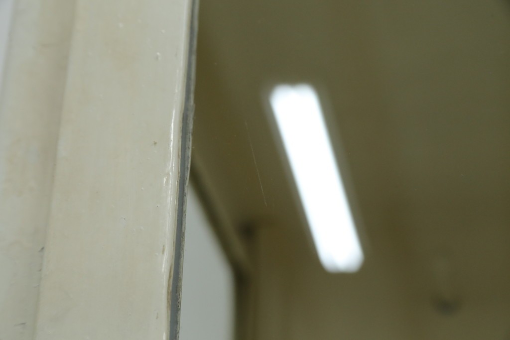 フランスアンティーク　アイアンフレーム　ペイント　縦型　シャビーシックな雰囲気が魅力のメディカルキャビネット　(R-081792)