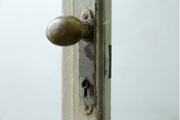 フランスアンティーク　アイアンフレーム　ペイント　縦型　シャビーシックな雰囲気が魅力のメディカルキャビネット　(R-081792)