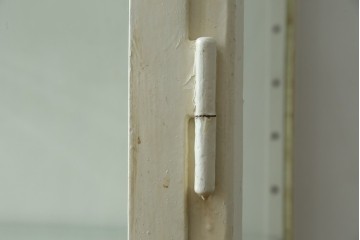 フランスアンティーク　アイアンフレーム　ペイント　縦型　シャビーシックな雰囲気が魅力のメディカルキャビネット　(R-081792)