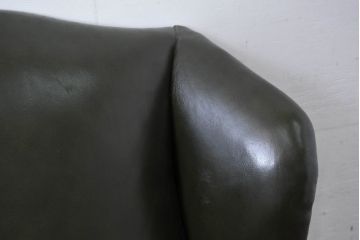 イギリスアンティーク　レザー(本革)　重厚感のある佇まいが魅力的なウィングバックソファ(ウイングバックソファ、1人掛け、1P、一人掛けソファ、アームチェア、店舗什器、英国)(R-081794)