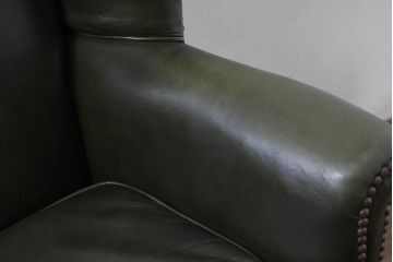イギリスアンティーク　レザー(本革)　重厚感のある佇まいが魅力的なウィングバックソファ(ウイングバックソファ、1人掛け、1P、一人掛けソファ、アームチェア、店舗什器、英国)(R-081794)