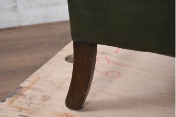 イギリスアンティーク　レザー(本革)　重厚感のある佇まいが魅力的なウィングバックソファ(ウイングバックソファ、1人掛け、1P、一人掛けソファ、アームチェア、店舗什器、英国)(R-081794)