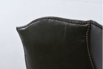 イギリスアンティーク　レザー(本革)　重厚感のある佇まいが魅力的なウィングバックソファ(ウイングバックソファ、1人掛け、1P、一人掛けソファ、アームチェア、店舗什器、英国)(R-081794)