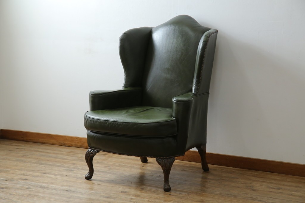 イギリスアンティーク　レザー(本革)　重厚感のある佇まいが魅力的な1人掛けウィングバックソファ　(R-081795)