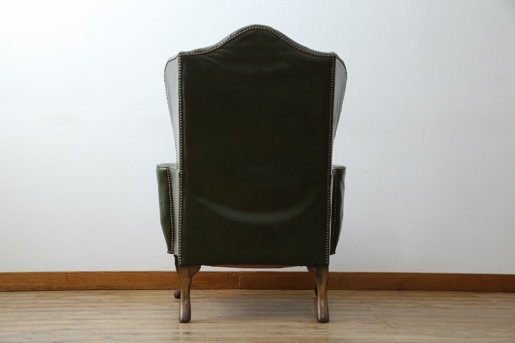 イギリスアンティーク　レザー(本革)　重厚感のある佇まいが魅力的な1人掛けウィングバックソファ　(R-081795)