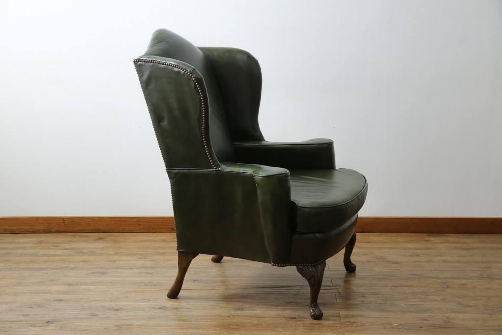 イギリスアンティーク　レザー(本革)　重厚感のある佇まいが魅力的な1人掛けウィングバックソファ　(R-081795)