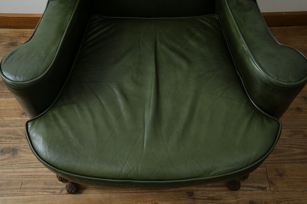 イギリスアンティーク　レザー(本革)　重厚感のある佇まいが魅力的な1人掛けウィングバックソファ　(R-081795)