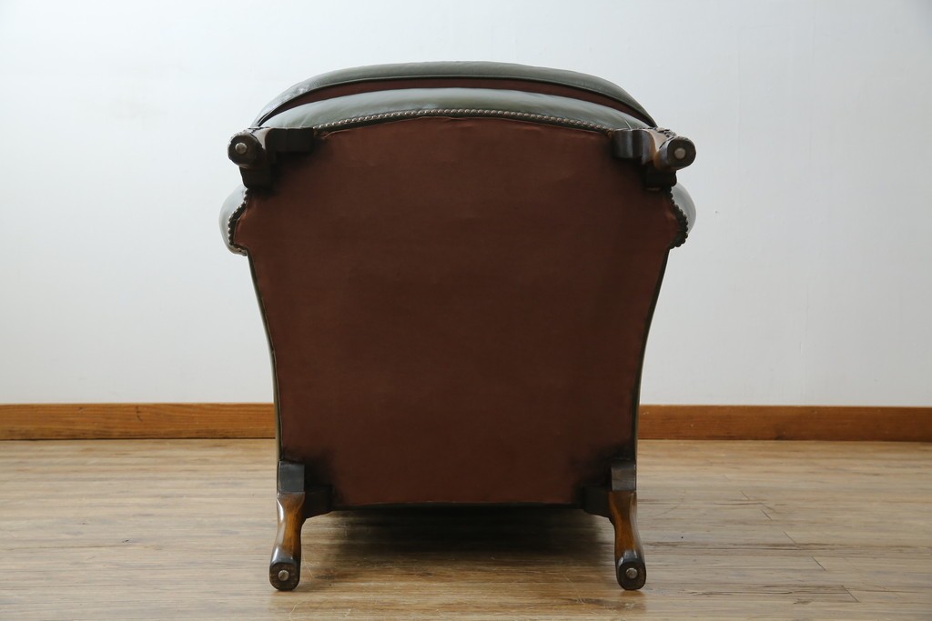 イギリスアンティーク　レザー(本革)　重厚感のある佇まいが魅力的な1人掛けウィングバックソファ　(R-081795)