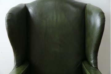 イギリスアンティーク　レザー(本革)　重厚感のある佇まいが魅力的な1人掛けウィングバックソファ　(R-081795)