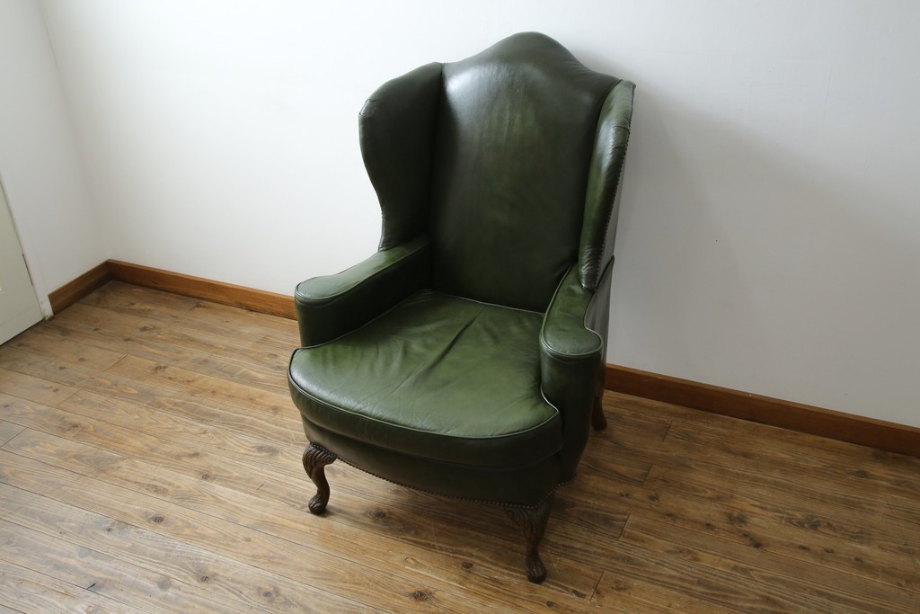 イギリスアンティーク　レザー(本革)　重厚感のある佇まいが魅力的な1人掛けウィングバックソファ　(R-081795)