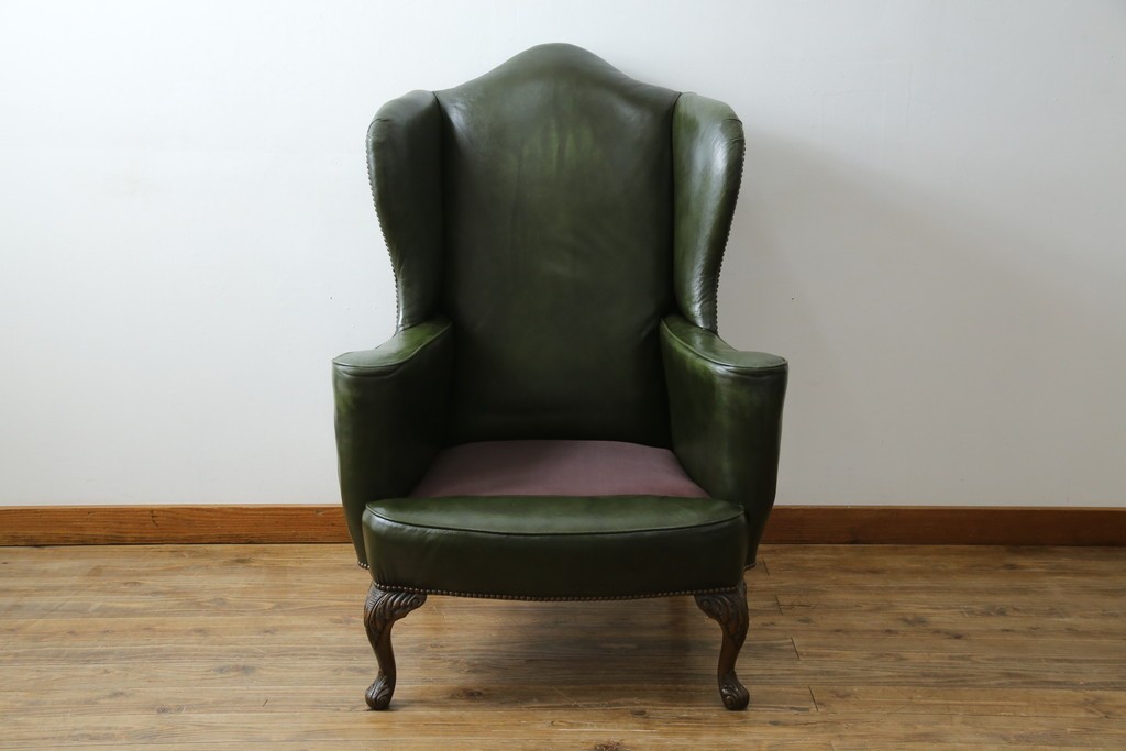 イギリスアンティーク　レザー(本革)　重厚感のある佇まいが魅力的な1人掛けウィングバックソファ　(R-081795)