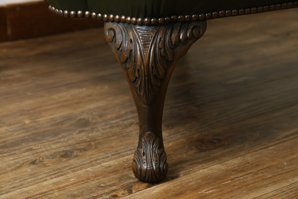 イギリスアンティーク　レザー(本革)　重厚感のある佇まいが魅力的な1人掛けウィングバックソファ　(R-081795)