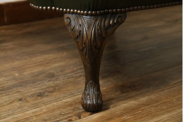 イギリスアンティーク　レザー(本革)　重厚感のある佇まいが魅力的な1人掛けウィングバックソファ　(R-081795)