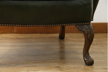 イギリスアンティーク　レザー(本革)　重厚感のある佇まいが魅力的な1人掛けウィングバックソファ　(R-081795)