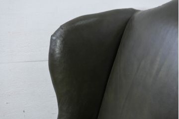 イギリスアンティーク　レザー(本革)　重厚感のある佇まいが魅力的な1人掛けウィングバックソファ(ウイングバックソファ、1P、一人掛けソファ、アームチェア、店舗什器、英国)(R-081795)