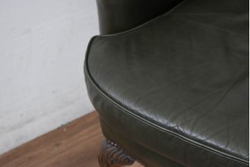 イギリスアンティーク　レザー(本革)　重厚感のある佇まいが魅力的な1人掛けウィングバックソファ(ウイングバックソファ、1P、一人掛けソファ、アームチェア、店舗什器、英国)(R-081795)