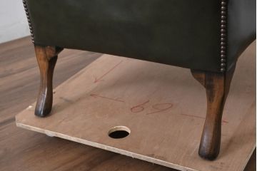 イギリスアンティーク　レザー(本革)　重厚感のある佇まいが魅力的な1人掛けウィングバックソファ(ウイングバックソファ、1P、一人掛けソファ、アームチェア、店舗什器、英国)(R-081795)