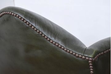 イギリスアンティーク　レザー(本革)　重厚感のある佇まいが魅力的な1人掛けウィングバックソファ(ウイングバックソファ、1P、一人掛けソファ、アームチェア、店舗什器、英国)(R-081795)