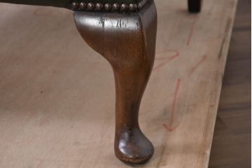 イギリスアンティーク　レザー(本革)　重厚感のある佇まいが魅力的な1人掛けウィングバックソファ(ウイングバックソファ、1P、一人掛けソファ、アームチェア、店舗什器、英国)(R-081796)