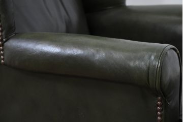 イギリスアンティーク　レザー(本革)　重厚感のある佇まいが魅力的な1人掛けウィングバックソファ(ウイングバックソファ、1P、一人掛けソファ、アームチェア、店舗什器、英国)(R-081796)
