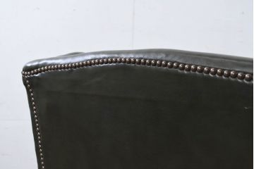 イギリスアンティーク　レザー(本革)　重厚感のある佇まいが魅力的な1人掛けウィングバックソファ(ウイングバックソファ、1P、一人掛けソファ、アームチェア、店舗什器、英国)(R-081796)