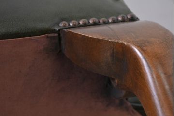 イギリスアンティーク　レザー(本革)　重厚感のある佇まいが魅力的な1人掛けウィングバックソファ(ウイングバックソファ、1P、一人掛けソファ、アームチェア、店舗什器、英国)(R-081796)