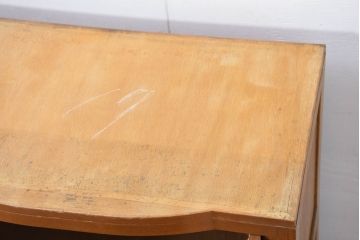 和製アンティーク　昭和レトロ　曲げガラス扉付きのかわいいレトロチェスト(引き出し、収納棚、戸棚、収納たんす、衣装箪笥)(R-081803)
