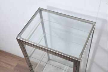 和製ビンテージ　メタルフレームが無骨でかっこいいレトロな縦型ガラスケース(Gケース、ショーケース、陳列棚、飾り棚、店舗什器、キュリオケース、ケビント、ヴィンテージ)(R-081804)