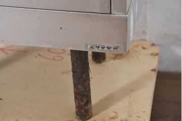 和製ビンテージ　メタルフレームが無骨でかっこいいレトロな縦型ガラスケース(Gケース、ショーケース、陳列棚、飾り棚、店舗什器、キュリオケース、ケビント、ヴィンテージ)(R-081804)