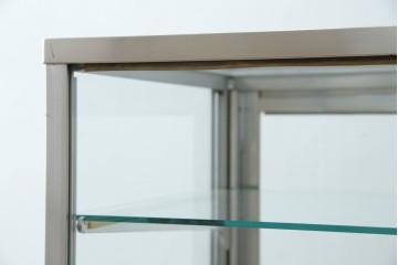 和製ビンテージ　メタルフレームが無骨でかっこいいレトロな縦型ガラスケース　(R-081804)