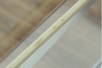 和製ビンテージ　メタルフレームが無骨でかっこいいレトロな縦型ガラスケース　(R-081804)