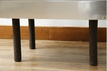 和製ビンテージ　メタルフレームが無骨でかっこいいレトロな縦型ガラスケース　(R-081804)