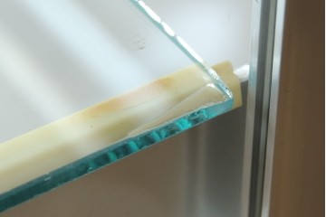 和製ビンテージ　メタルフレームが無骨でかっこいいレトロな縦型ガラスケース　(R-081804)