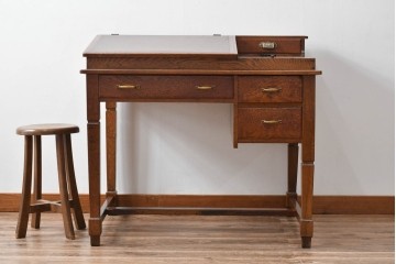 和製アンティーク　楢(ナラ)材・欅(ケヤキ)材　玉杢　昔懐かしい雰囲気漂う上開き天板のライティングデスク　(R-081806)