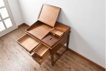 和製アンティーク　楢(ナラ)材・欅(ケヤキ)材　玉杢　昔懐かしい雰囲気漂う上開き天板のライティングデスク　(R-081806)