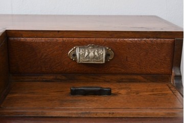 和製アンティーク　楢(ナラ)材・欅(ケヤキ)材　玉杢　昔懐かしい雰囲気漂う上開き天板のライティングデスク　(R-081806)