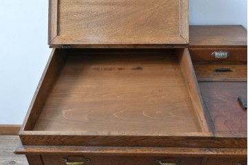 和製アンティーク　楢(ナラ)材・欅(ケヤキ)材　玉杢　昔懐かしい雰囲気漂う上開き天板のライティングデスク　(R-081806)