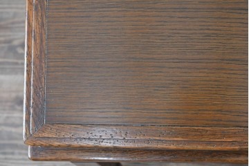 和製アンティーク　楢(ナラ)材・欅(ケヤキ)材　玉杢　昔懐かしい雰囲気漂う上開き天板のライティングデスク　(R-081806)