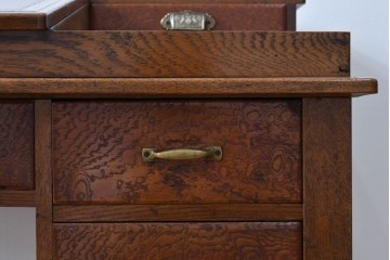 和製アンティーク　楢(ナラ)材・欅(ケヤキ)材　玉杢　昔懐かしい雰囲気漂う上開き天板のライティングデスク　(R-081806)