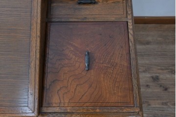 和製アンティーク　楢(ナラ)材・欅(ケヤキ)材　玉杢　昔懐かしい雰囲気漂う上開き天板のライティングデスク　(R-081806)