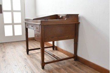 和製アンティーク　楢(ナラ)材・欅(ケヤキ)材　玉杢　昔懐かしい雰囲気漂う上開き天板のライティングデスク　(R-081806)