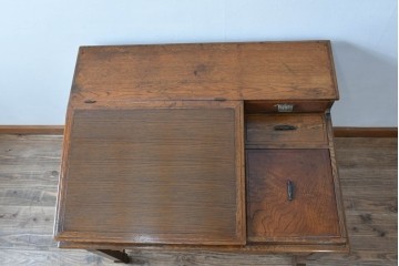 和製アンティーク　楢(ナラ)材・欅(ケヤキ)材　玉杢　昔懐かしい雰囲気漂う上開き天板のライティングデスク　(R-081806)