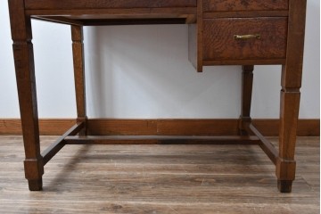 和製アンティーク　楢(ナラ)材・欅(ケヤキ)材　玉杢　昔懐かしい雰囲気漂う上開き天板のライティングデスク　(R-081806)