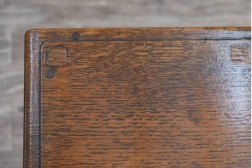 和製アンティーク　楢(ナラ)材・欅(ケヤキ)材　玉杢　昔懐かしい雰囲気漂う上開き天板のライティングデスク　(R-081806)