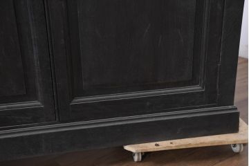 フランスビンテージ　ペイント仕上げ限定　特大サイズ!!　オーク材　シンプルなデザインで取り入れやすいブラックペイントのサイドボード(収納棚、戸棚、サイドキャビネット、ショップカウンターテーブル、リビングボード、店舗什器、ヴィンテージ)(R-081810)