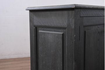 フランスビンテージ　ペイント仕上げ限定　特大サイズ!!　オーク材　シンプルなデザインで取り入れやすいブラックペイントのサイドボード(収納棚、戸棚、サイドキャビネット、ショップカウンターテーブル、リビングボード、店舗什器、ヴィンテージ)(R-081810)